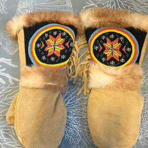 NWOT astis genuine suede and fur mittens